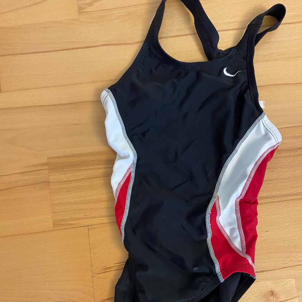 Girls Nike Swim suit Size 24 (8)